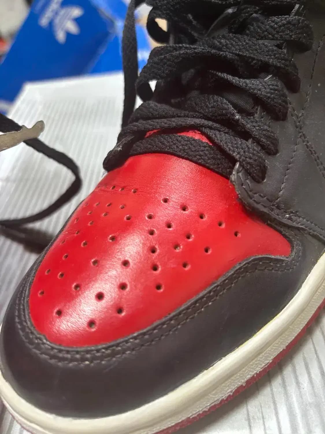 나이키 에어 조던1 레트로 bred 2001 상품이미지2