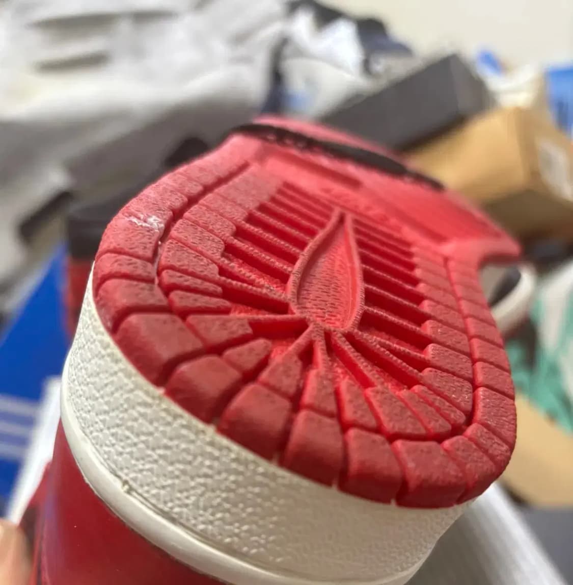 나이키 에어 조던1 레트로 bred 2001 상품이미지3