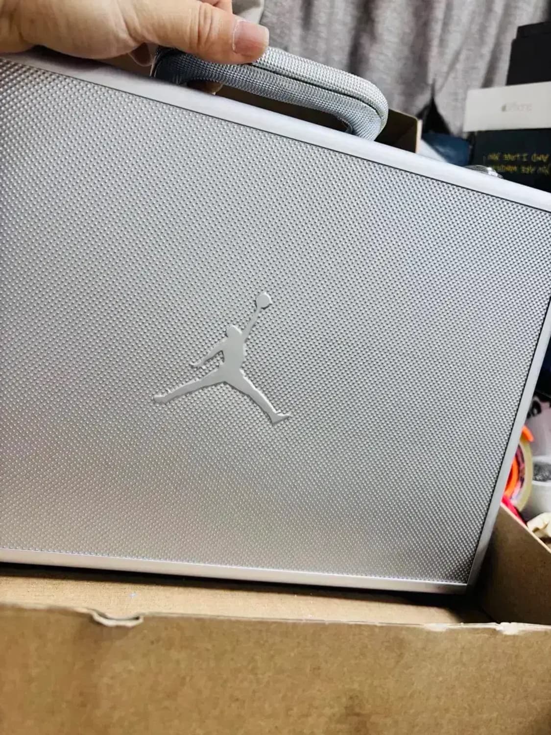 나이키 조던17 로우 철가방 박스 상품이미지1