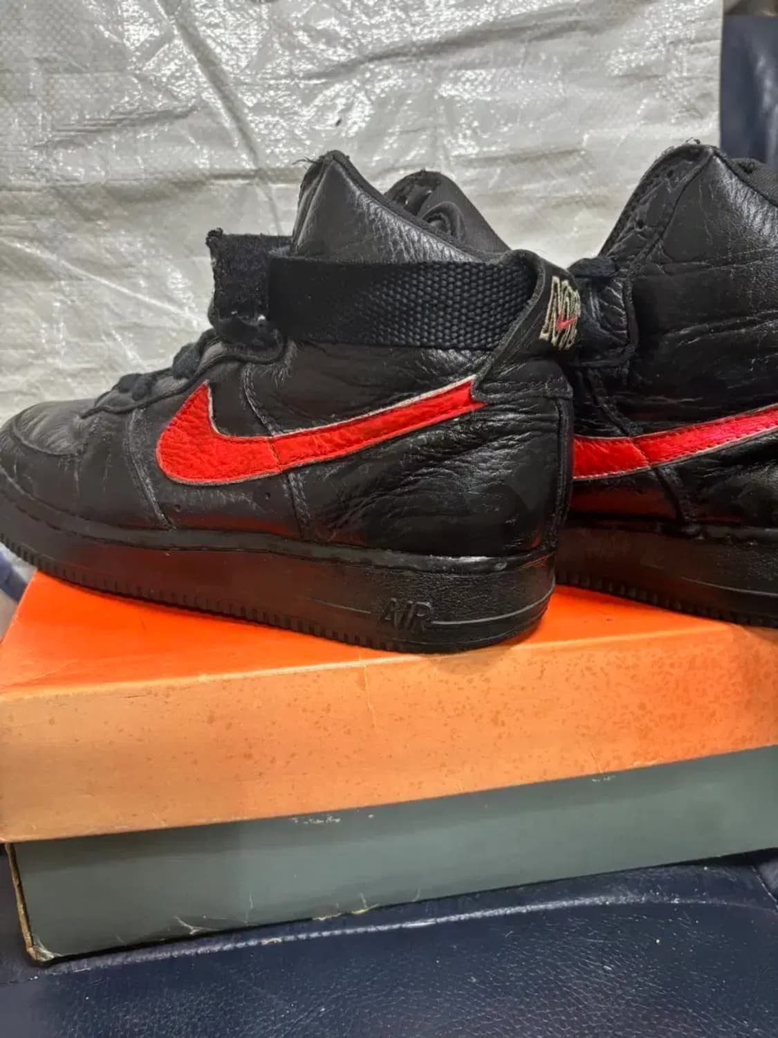 나이키 에어포스1 하이 블랙/레드 상품이미지2