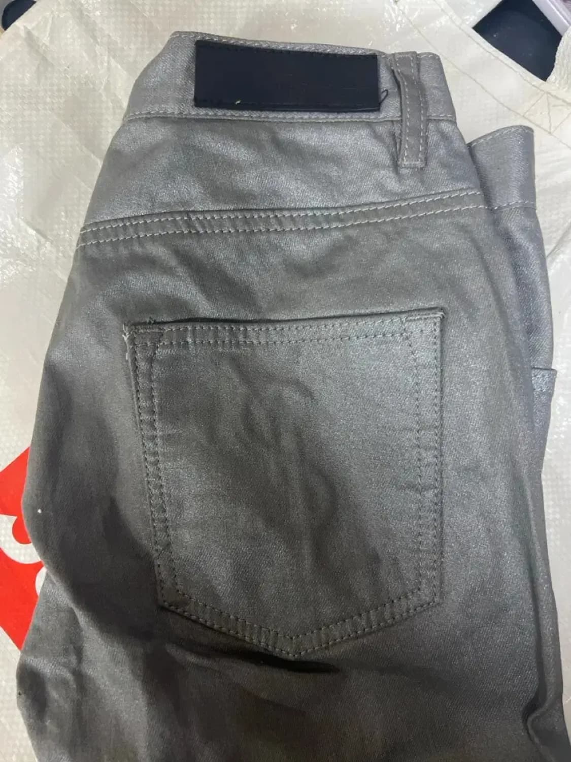 입생로랑  코팅진 스트레이트 핏 상품이미지1