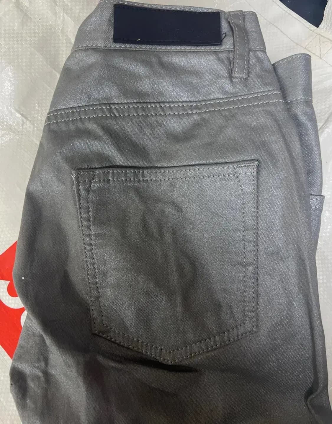 입생로랑  코팅진 스트레이트 핏 상품이미지6