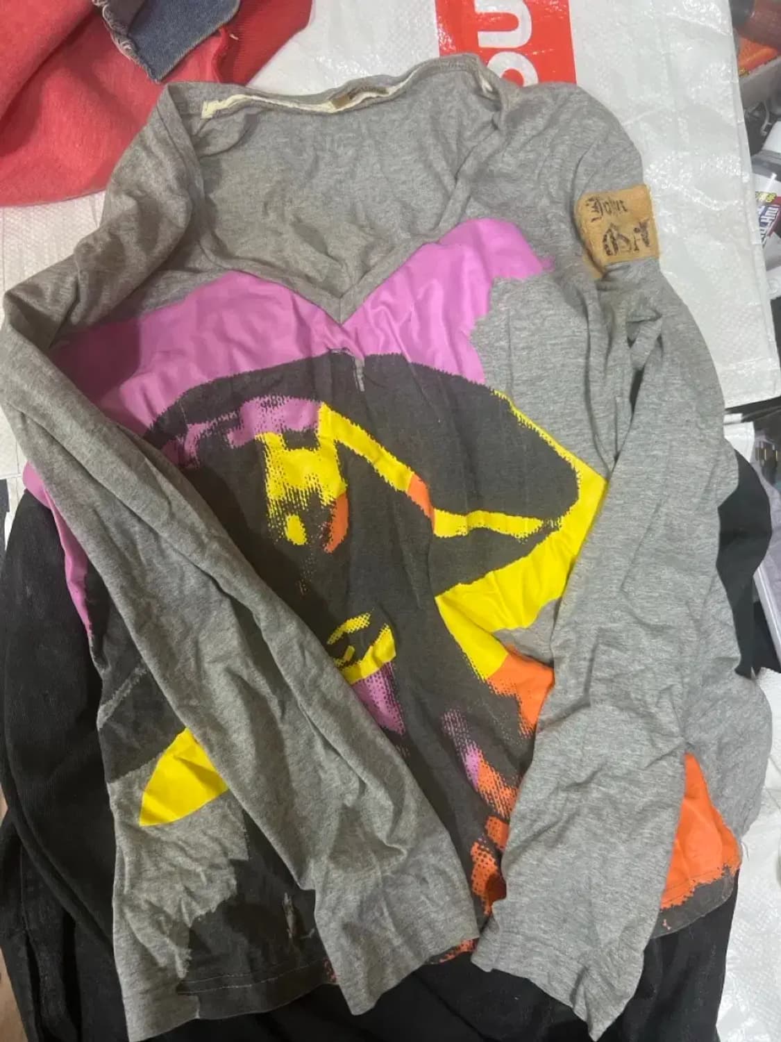 존갈리아노 프린팅 브이넥 셔츠 44 상품이미지1