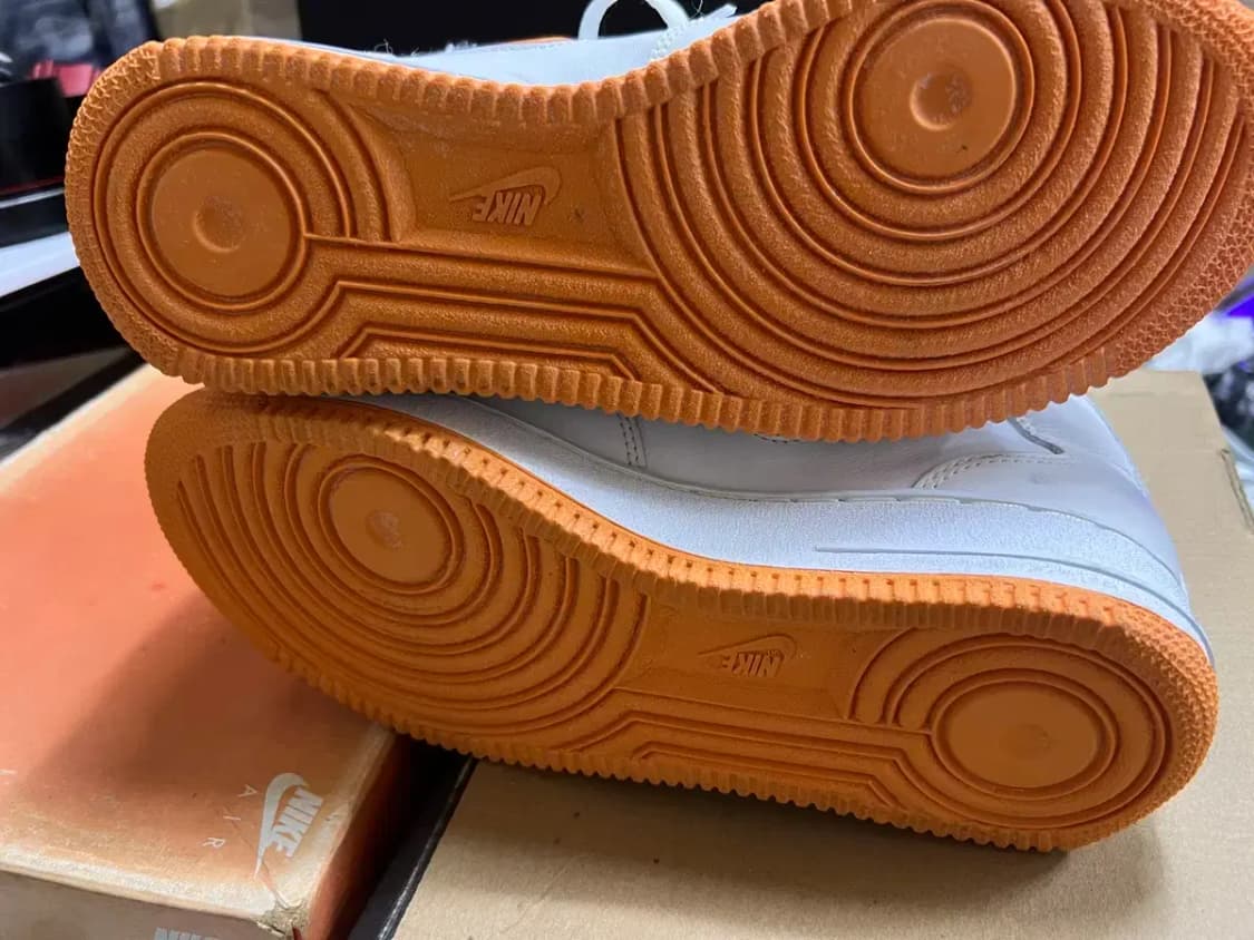 나이키 에어포스1 흰/주 뽈록이 265 신품 상품이미지4