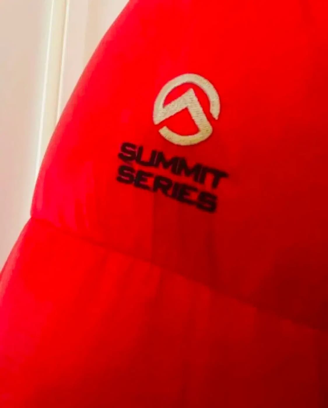 노스페이스 써밋 시리즈 800 발토르 xxl 빨/검 착용샷 상품이미지4