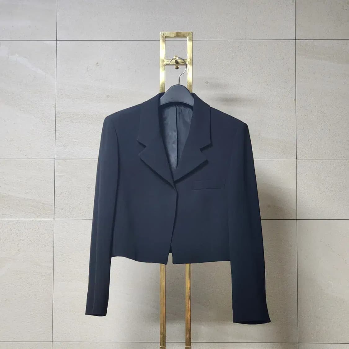 수지 남지현 착용 프론트로우 Cropped Tailored Blazer 상품이미지2