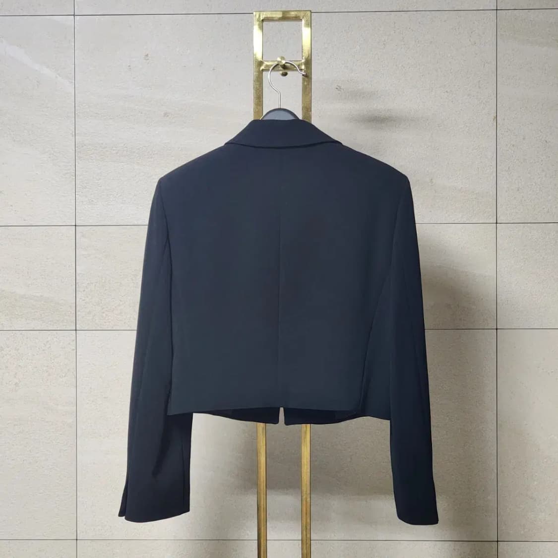 수지 남지현 착용 프론트로우 Cropped Tailored Blazer 상품이미지5