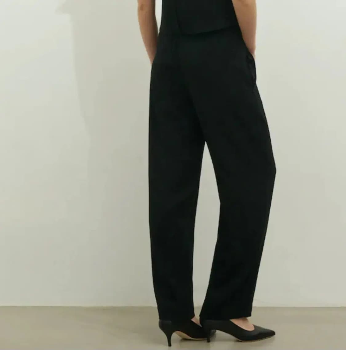 25 띠어리 Satin Crepe Relaxed Pull on pants 상품이미지8
