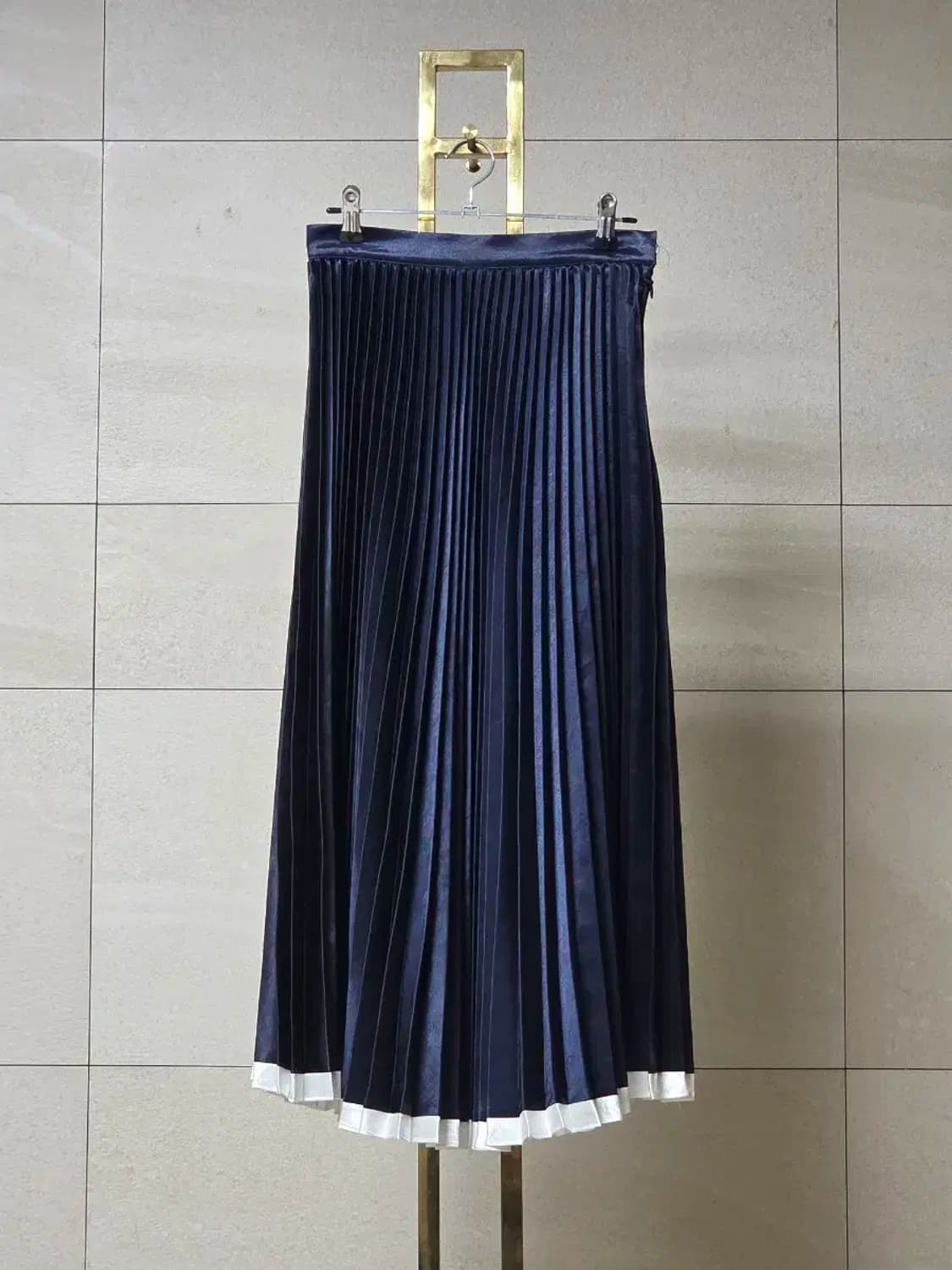 오르 네이비 플리츠 롱 스커트 상품이미지1