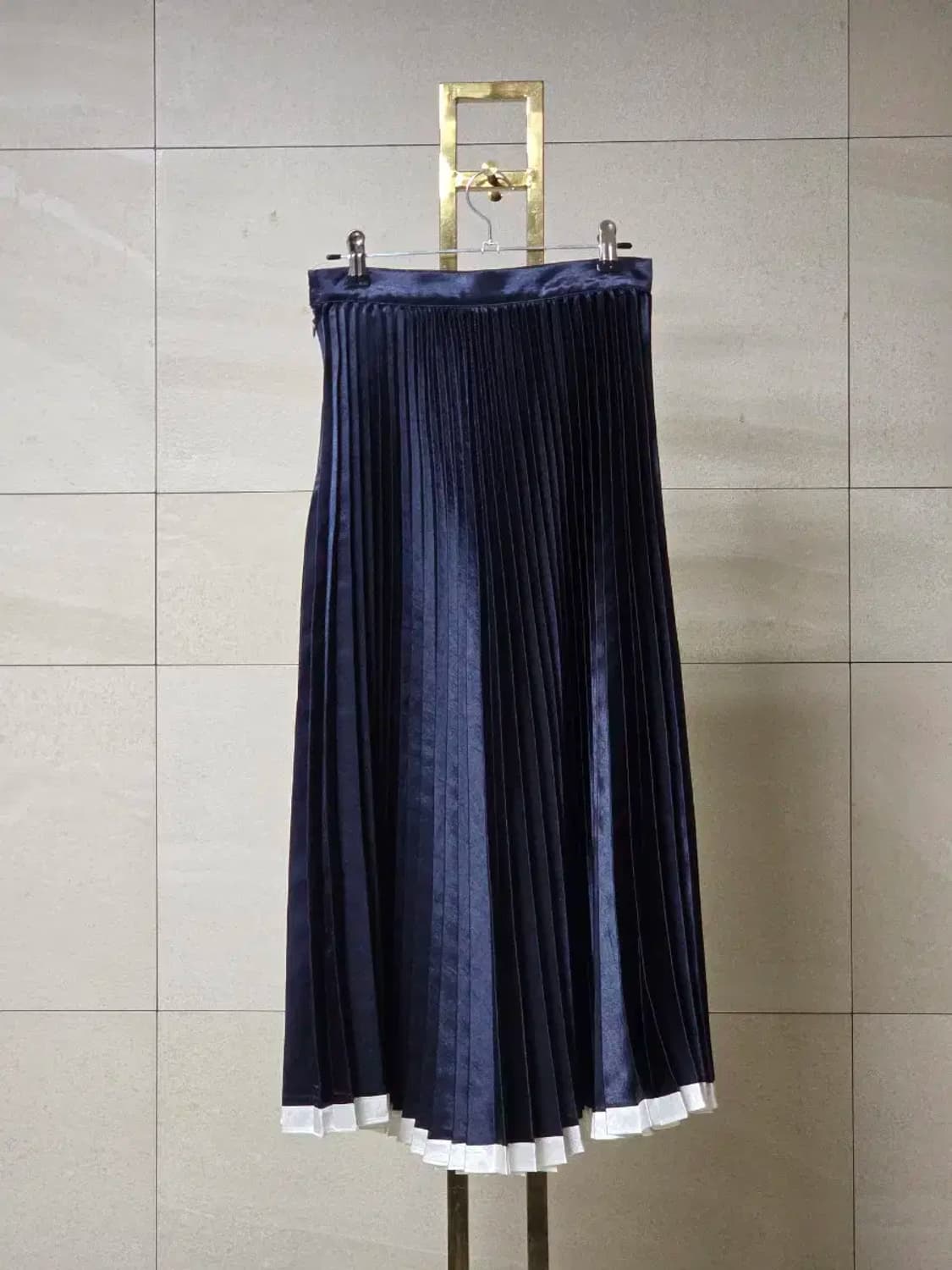 오르 네이비 플리츠 롱 스커트 상품이미지3