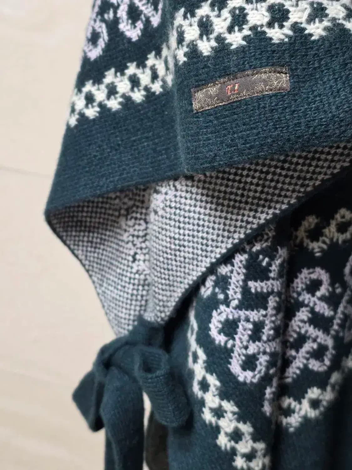 써스데이 아일랜드 보헤미안 자카드 후드 케이프 상품이미지3