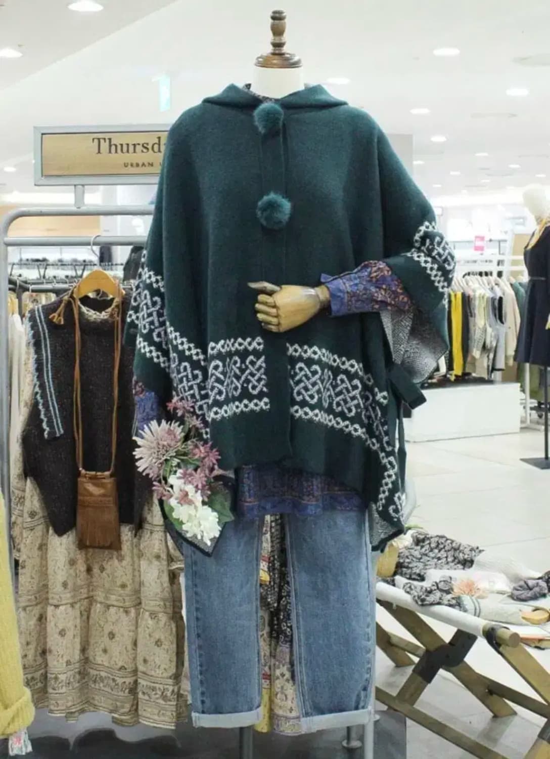 써스데이 아일랜드 보헤미안 자카드 후드 케이프 상품이미지5