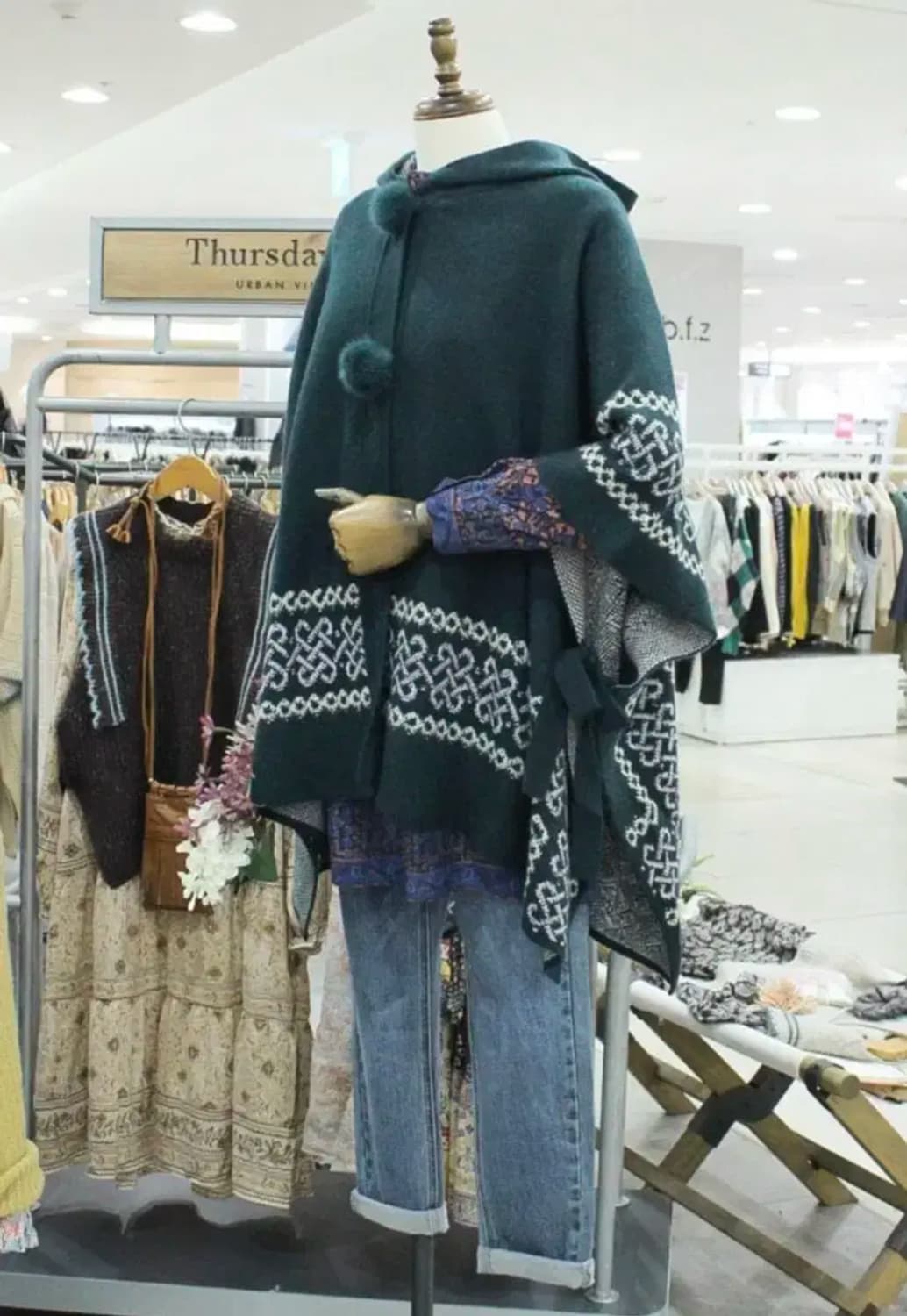 써스데이 아일랜드 보헤미안 자카드 후드 케이프 상품이미지6