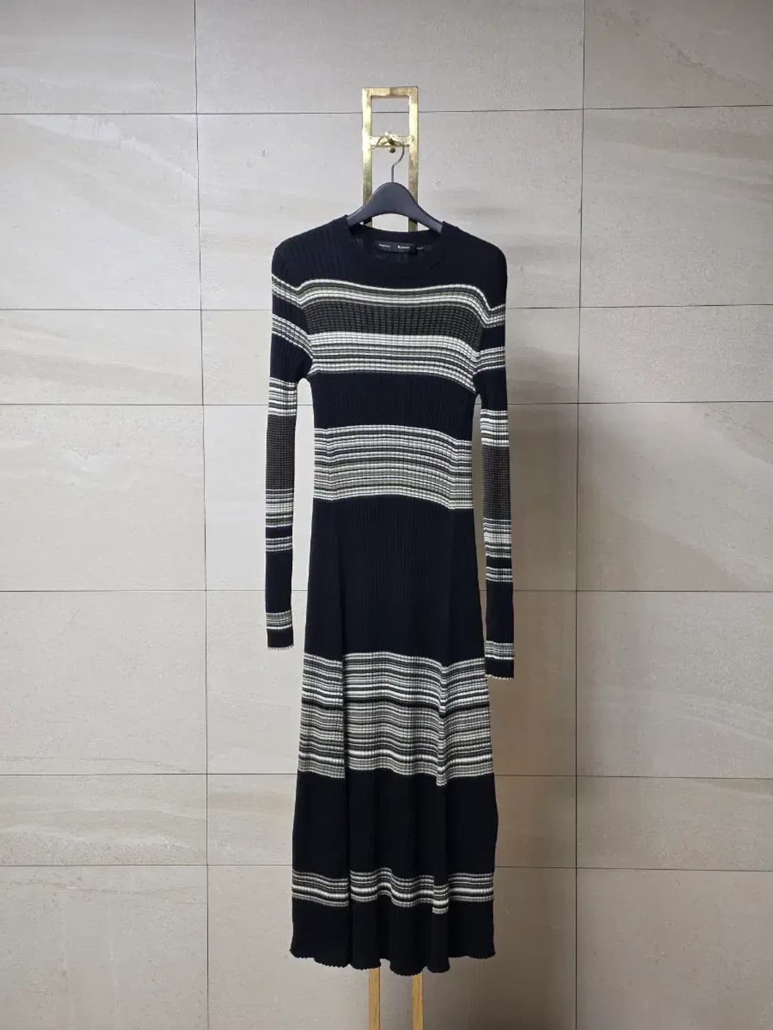 제니퍼 로렌스 착용 프로엔자슐러 상품이미지5