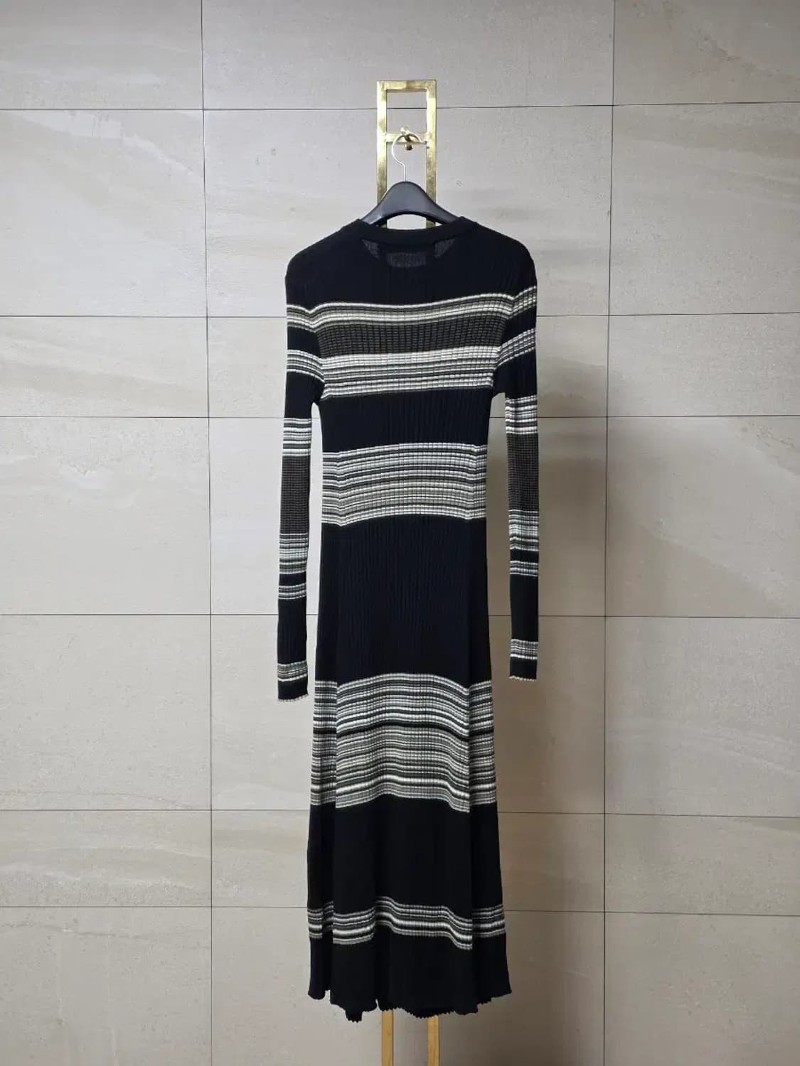 제니퍼 로렌스 착용 프로엔자슐러 상품이미지9