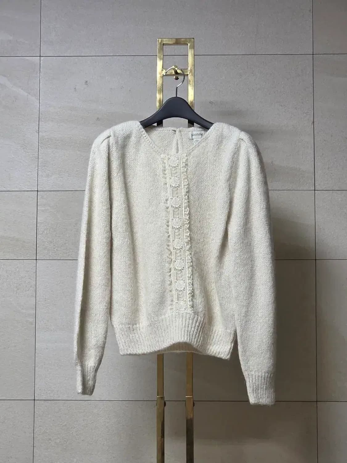 시엔느 알파카 레이스 디테일 니트 상품이미지1