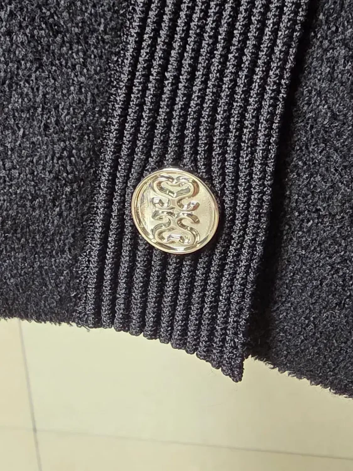 산드로 로고 실버 버튼 크롭 가디건 상품이미지3