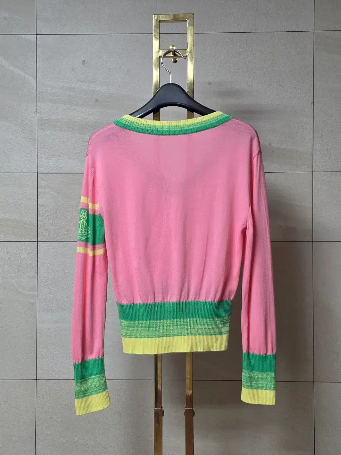 비비안웨스트우드 소매 오브 자수 배색 V넥 니트 상품이미지4