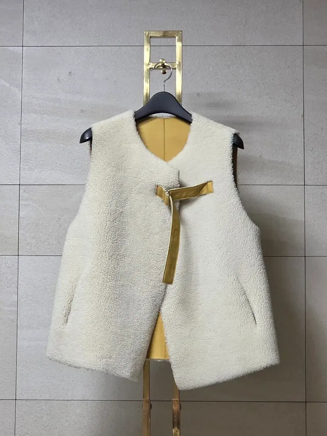 리퍼(REFUR) 리얼양털 100% 리버서블 베스트 상품이미지1