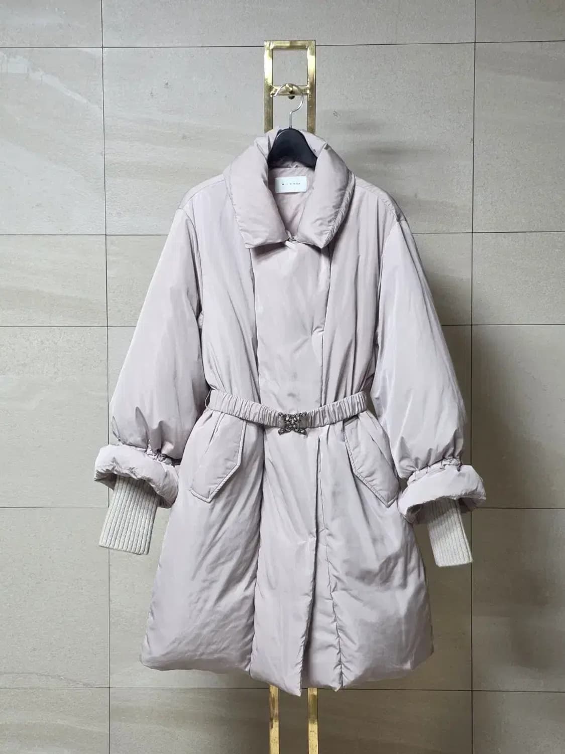 미샤 구스다운 벨티드 패딩 상품이미지1