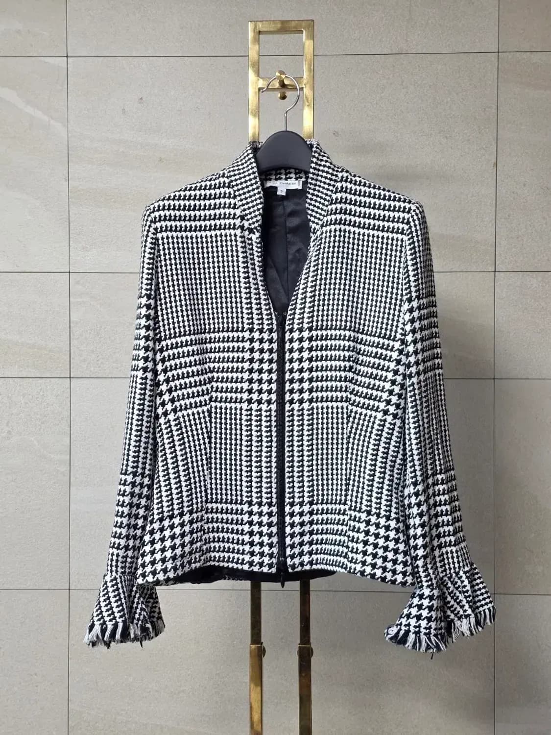 안느퐁텐 하운드투스 자켓과 러플 머플러 상품이미지1