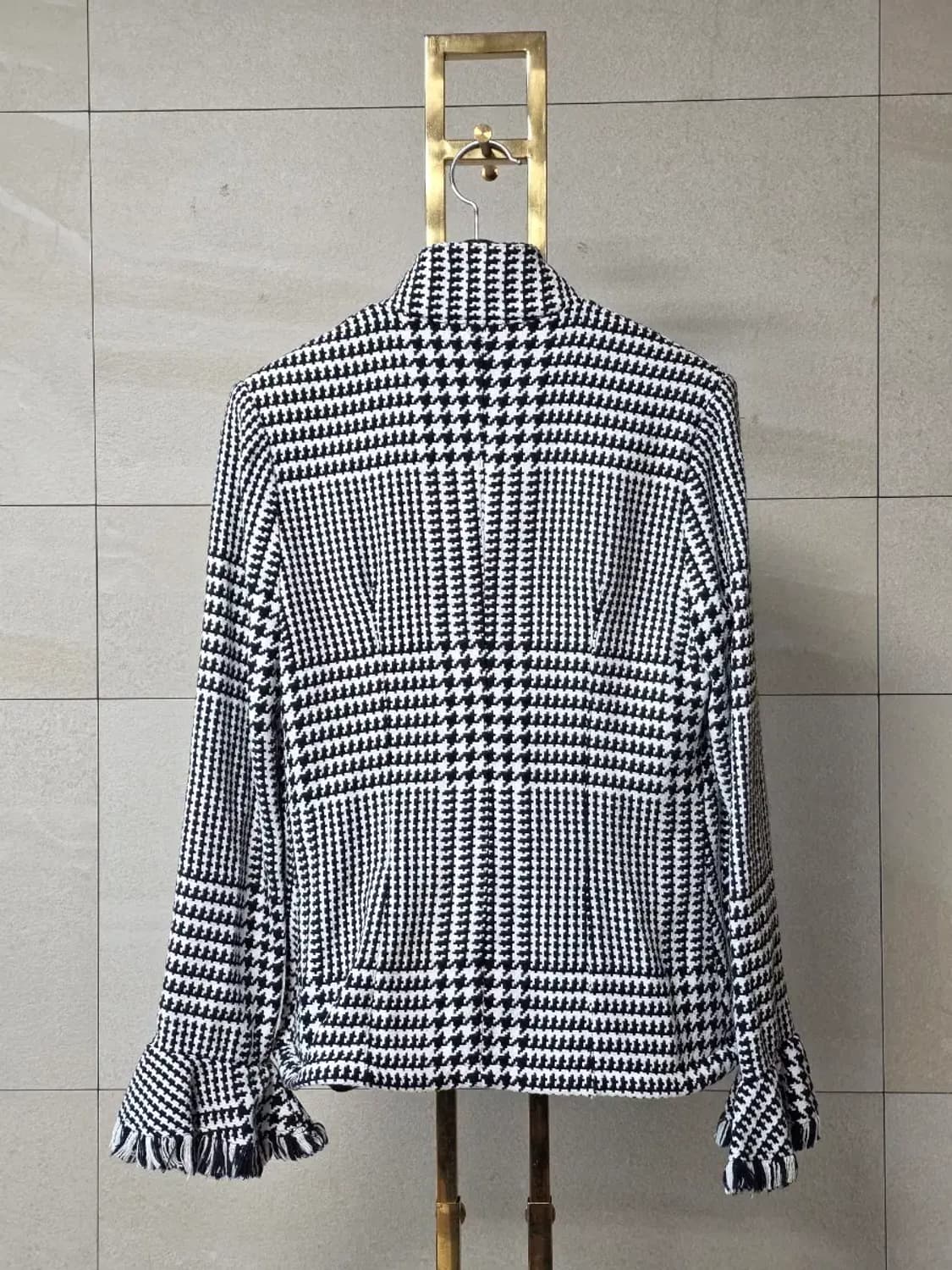 안느퐁텐 하운드투스 자켓과 러플 머플러 상품이미지4