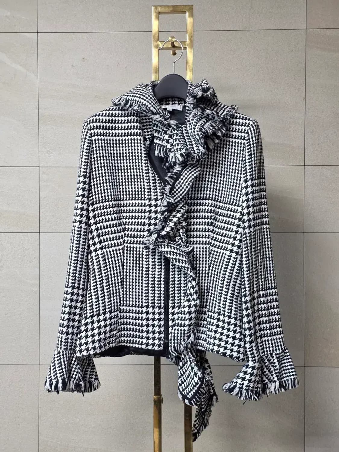 안느퐁텐 하운드투스 자켓과 러플 머플러 상품이미지5
