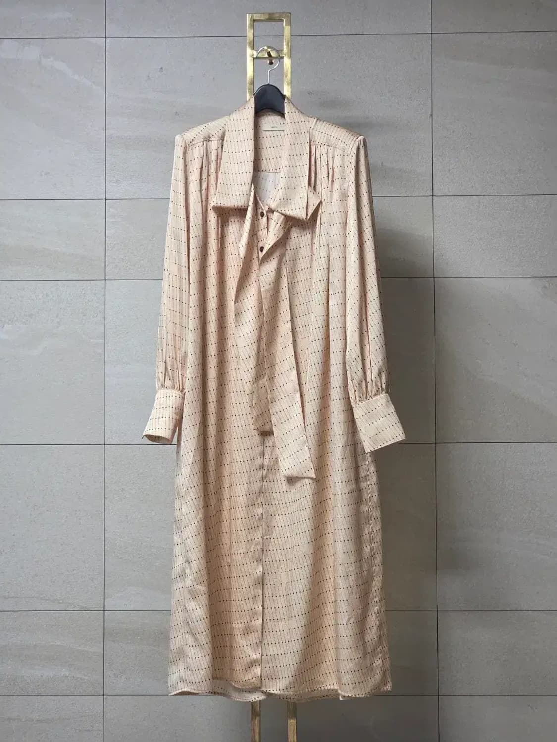 서예지 신민아 착용 렉토 타이 넥 롱 원피스 상품이미지3