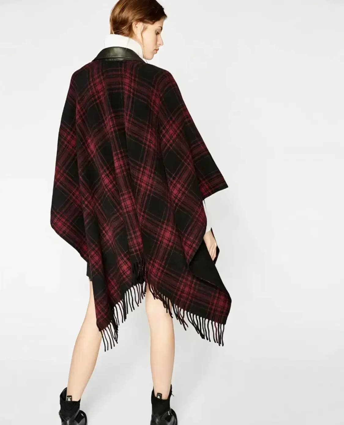 더쿠플스(The Kooples) 리얼 램스킨 칼라 울 체크 판초 상품이미지2