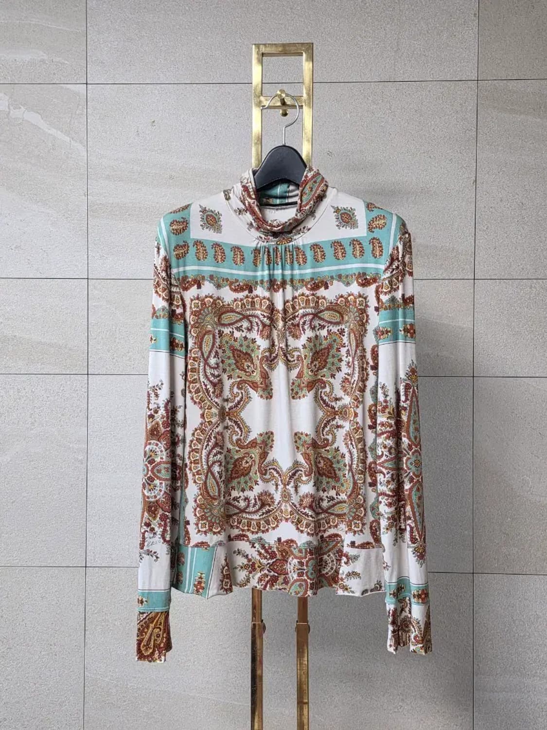 에트로 페이즐리 터틀넥 풀오버 상품이미지1