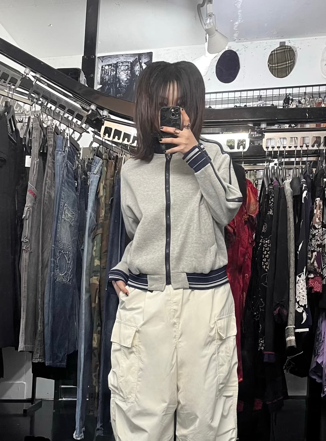 어깨라인 지퍼 디테일 배색 집업 상품이미지1