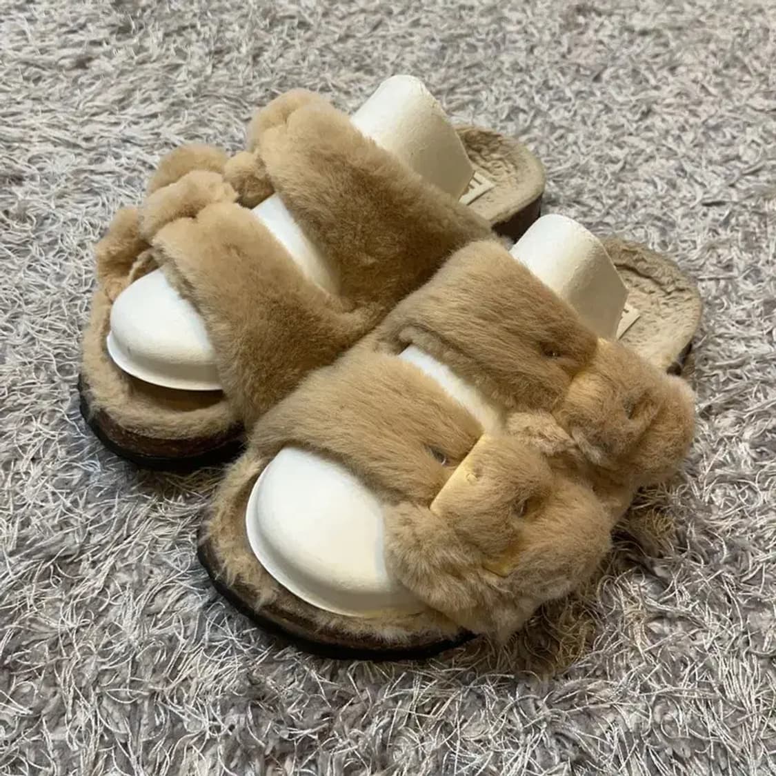 어그 UGG 퍼 털슬리퍼 235 G03392 상품이미지1