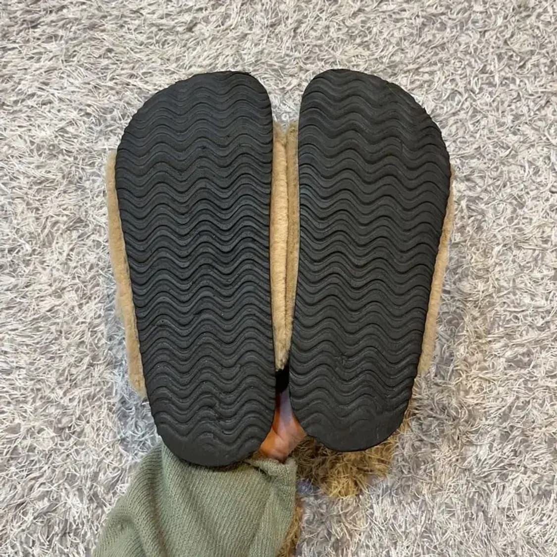 어그 UGG 퍼 털슬리퍼 235 G03392 상품이미지4