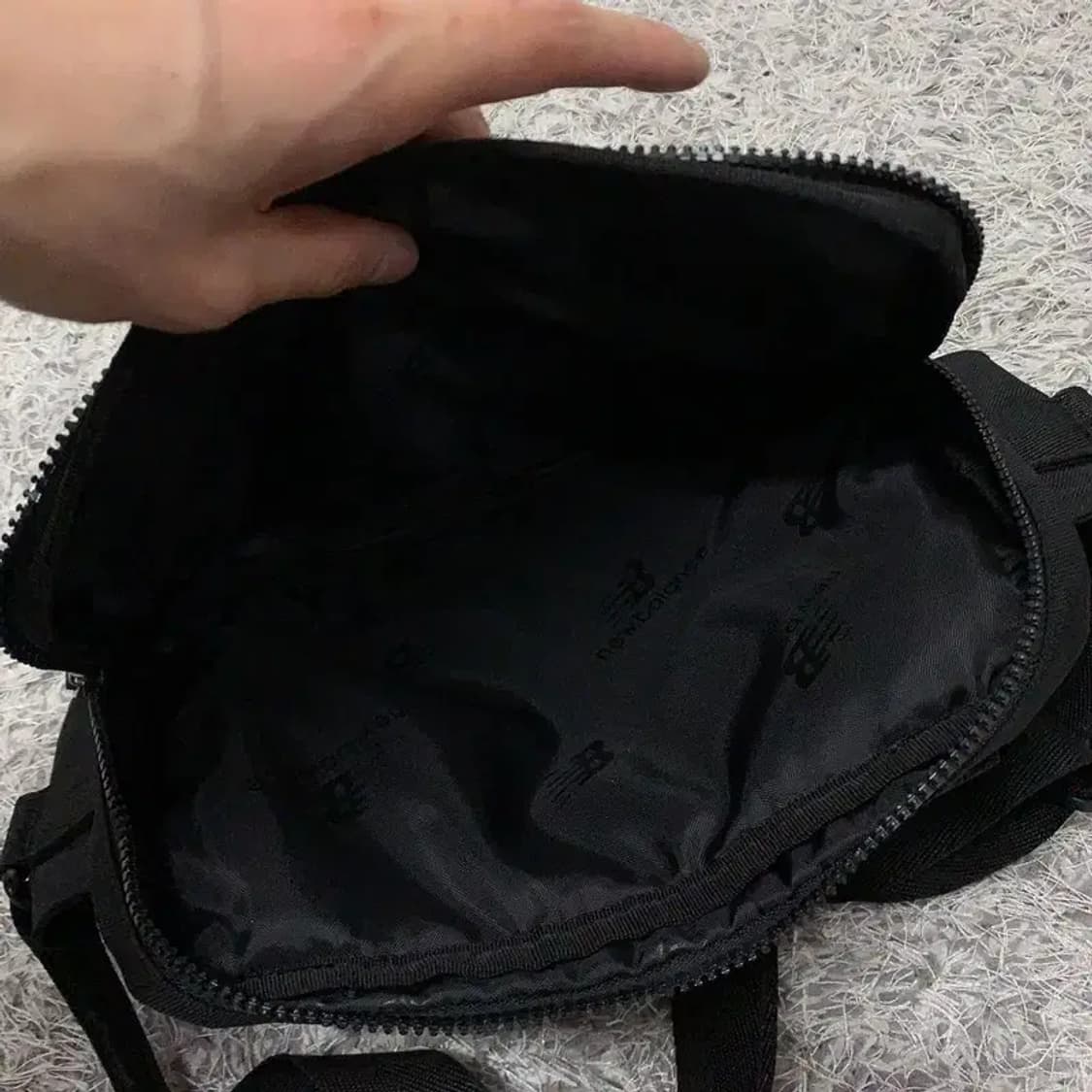 뉴발란스 블랙 웨이스트백 힙색 가방 G02347 상품이미지4