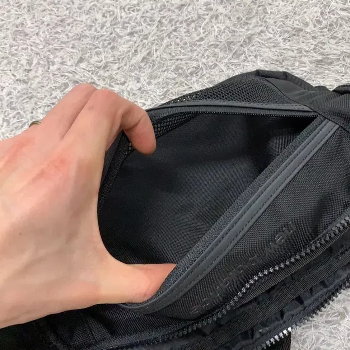 뉴발란스 블랙 웨이스트백 힙색 가방 G02347 상품이미지5