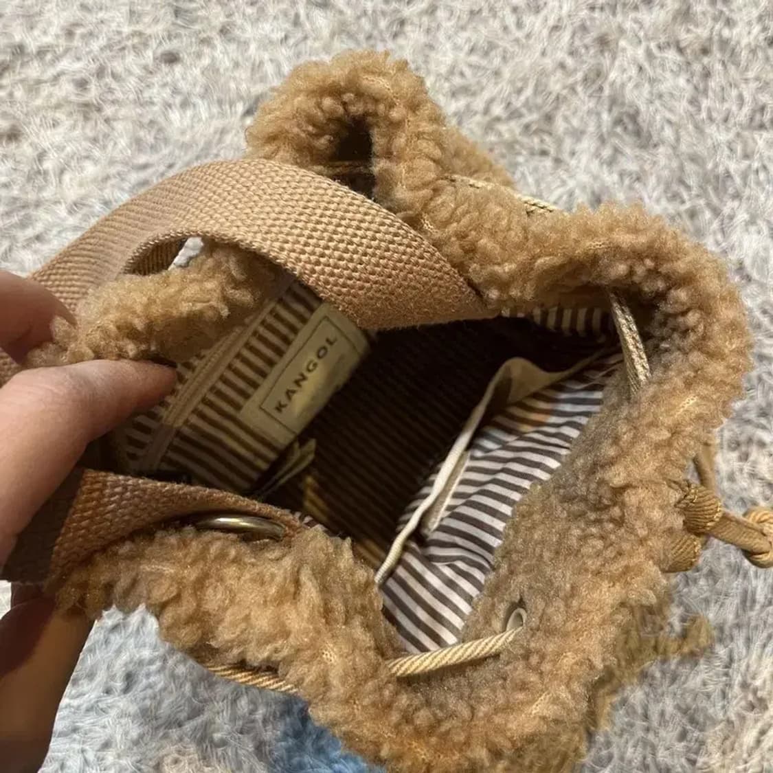 캉골 로고 뽀글이 복주머니가방 핸드백 G03535 상품이미지3