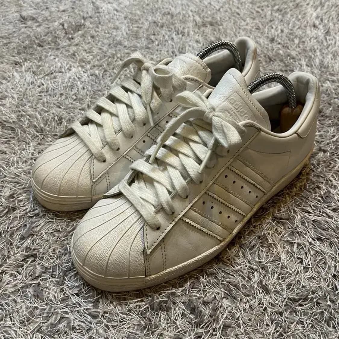 아디다스 슈퍼스타 80s 하프 하트 스니커즈 운동화 250 G04243 상품이미지1