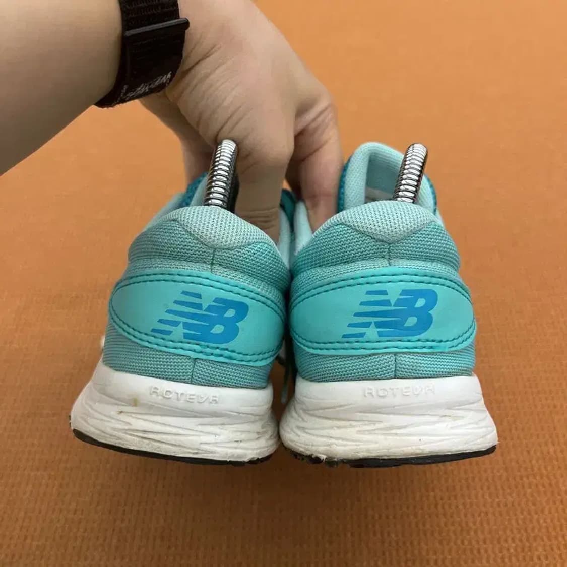 뉴발란스 블루 런닝화 운동화 240 G04919 상품이미지2