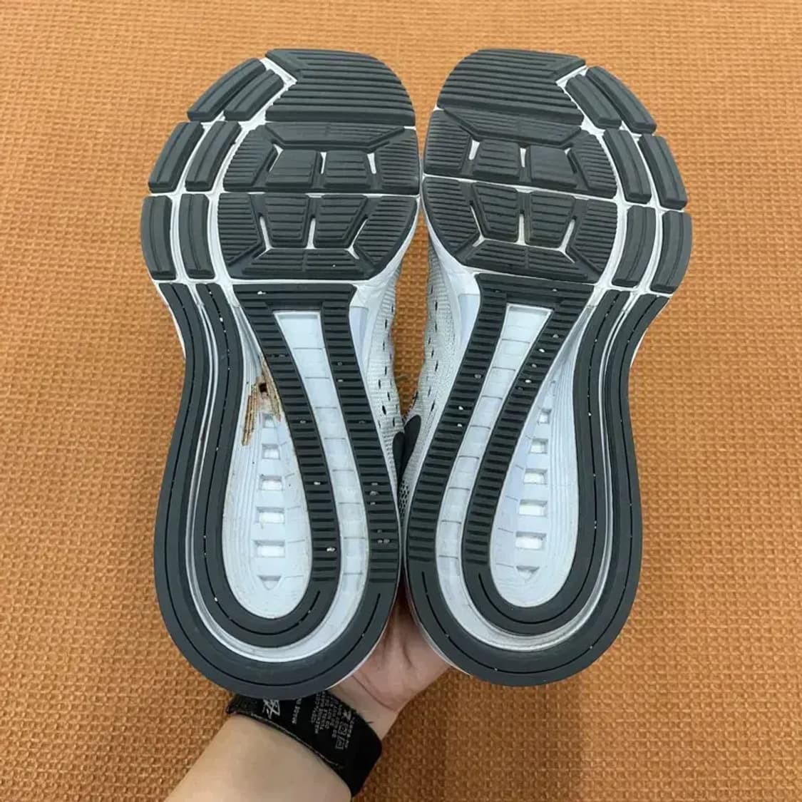 나이키 줌 보메로 10 런닝화 운동화 신발 235 G05386 상품이미지4