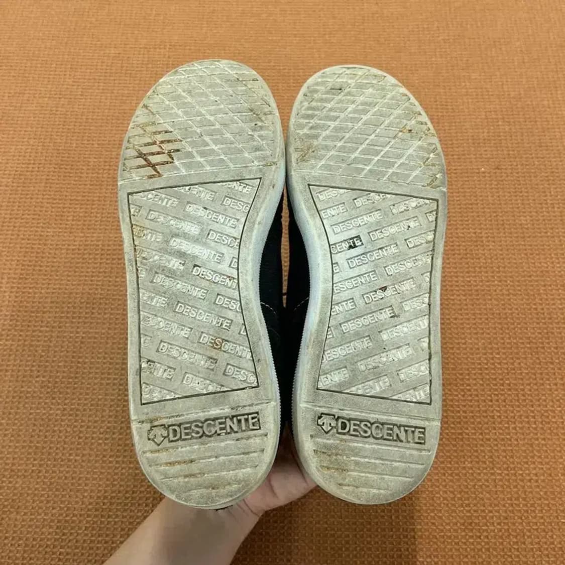 데상트 캐주얼 하이 스니커즈 운동화 240 G05562 상품이미지4