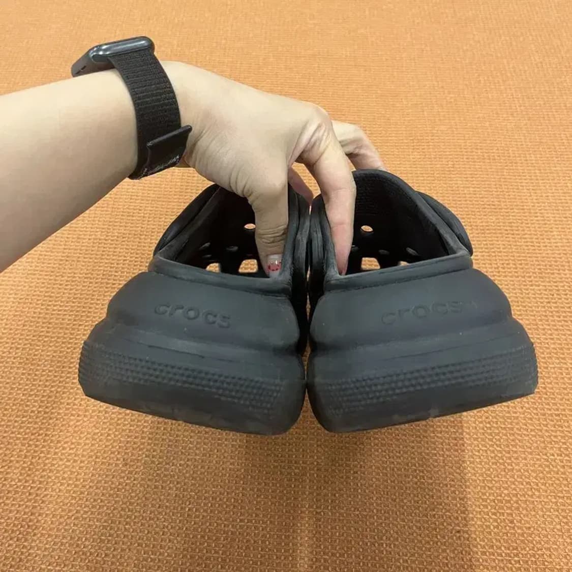 크록스 크러쉬 클로그 샌들 W7 G05707 상품이미지2