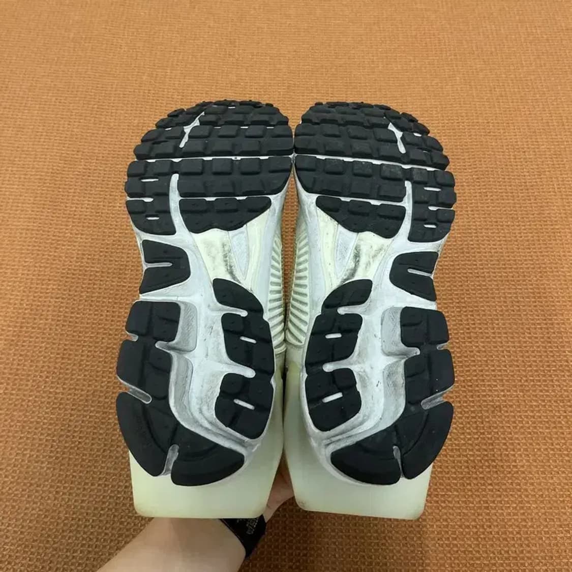 나이키 x 어콜드월 줌 보메로 5 화이트 운동화 260 G06348 상품이미지4