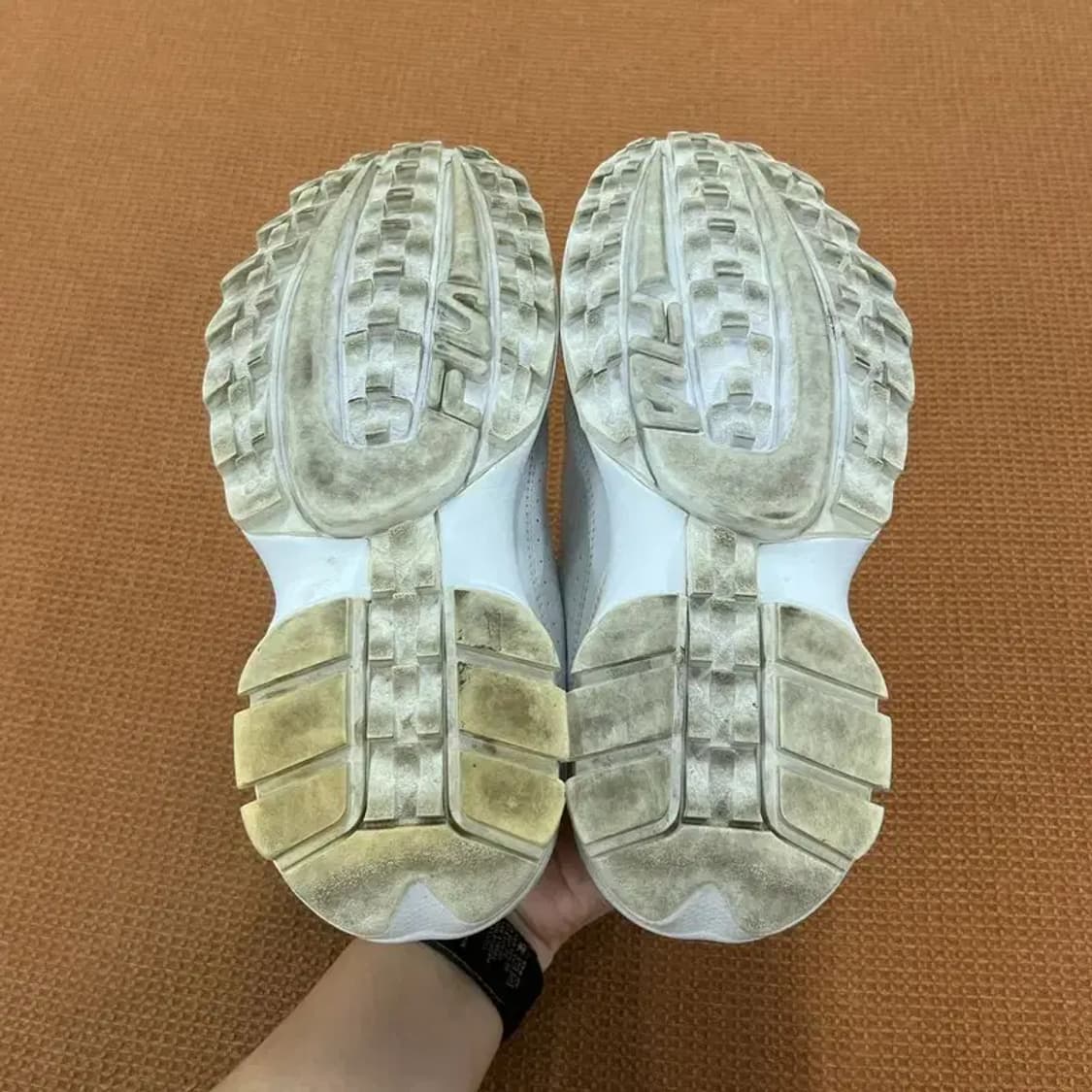 필라 디스럽터 스니커즈 운동화 240 G06349 상품이미지4