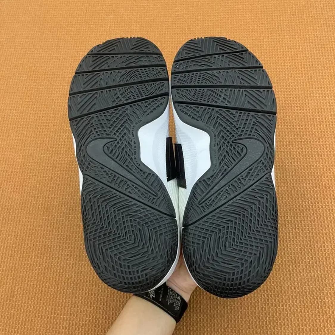 나이키 팀 허슬 D 8 운동화 250 G06428 상품이미지4