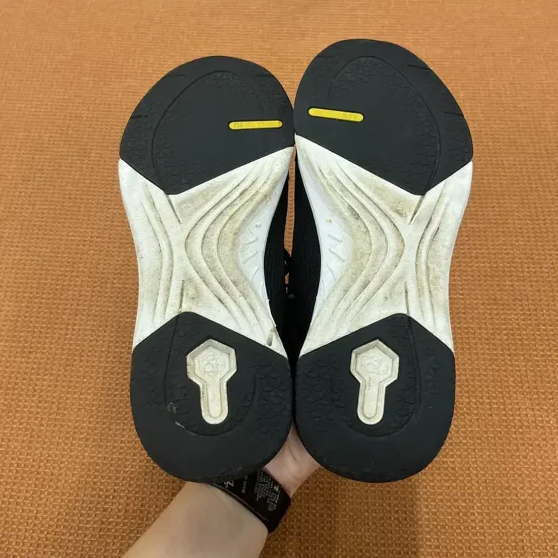 데상트 웨이브 핏 스니커즈 운동화 230 G06505 상품이미지4