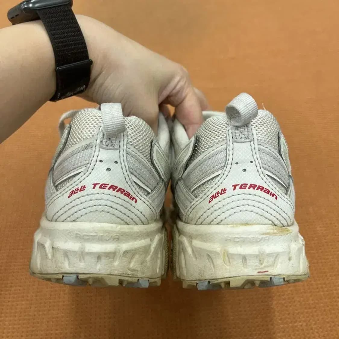 뉴발란스 410v5 베이지 런닝화 운동화 275 G06513 상품이미지2