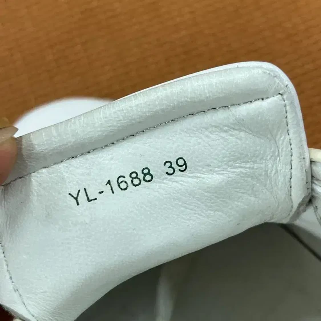 발렌티노 락스터드 스니커즈 운동화 39 G06662 상품이미지6