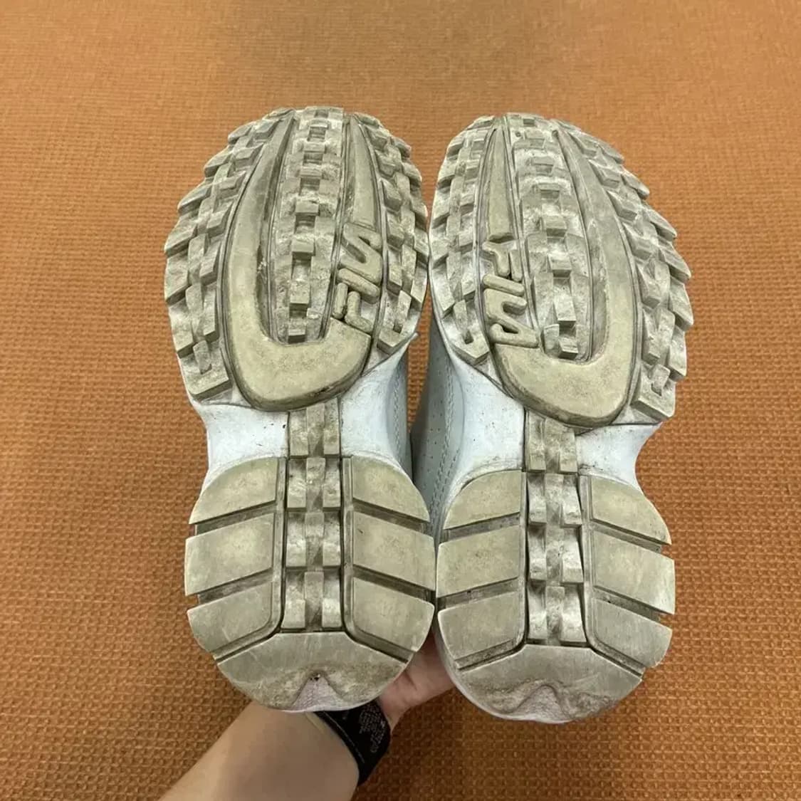 필라 디스럽터 2 스니커즈 운동화 235 G06753 상품이미지4