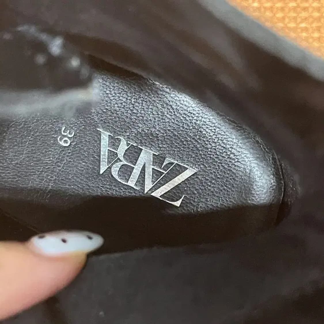 자라 ZARA 뾰족 앵 부츠 255 G07520 상품이미지5