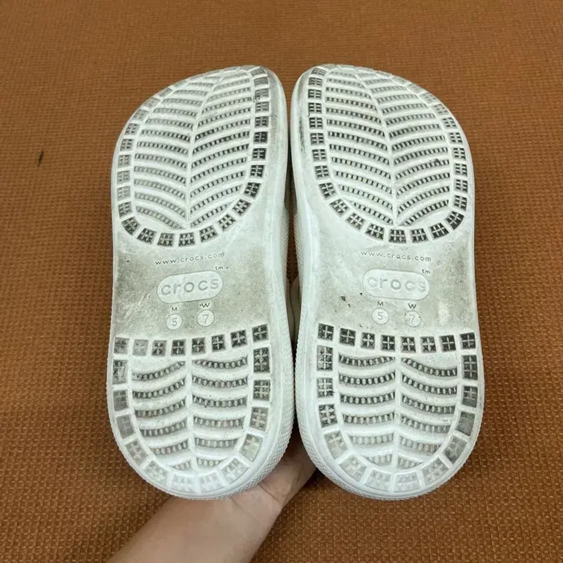 크록스 클래식 클로그 샌들 슬리퍼 W7 G07743 상품이미지4